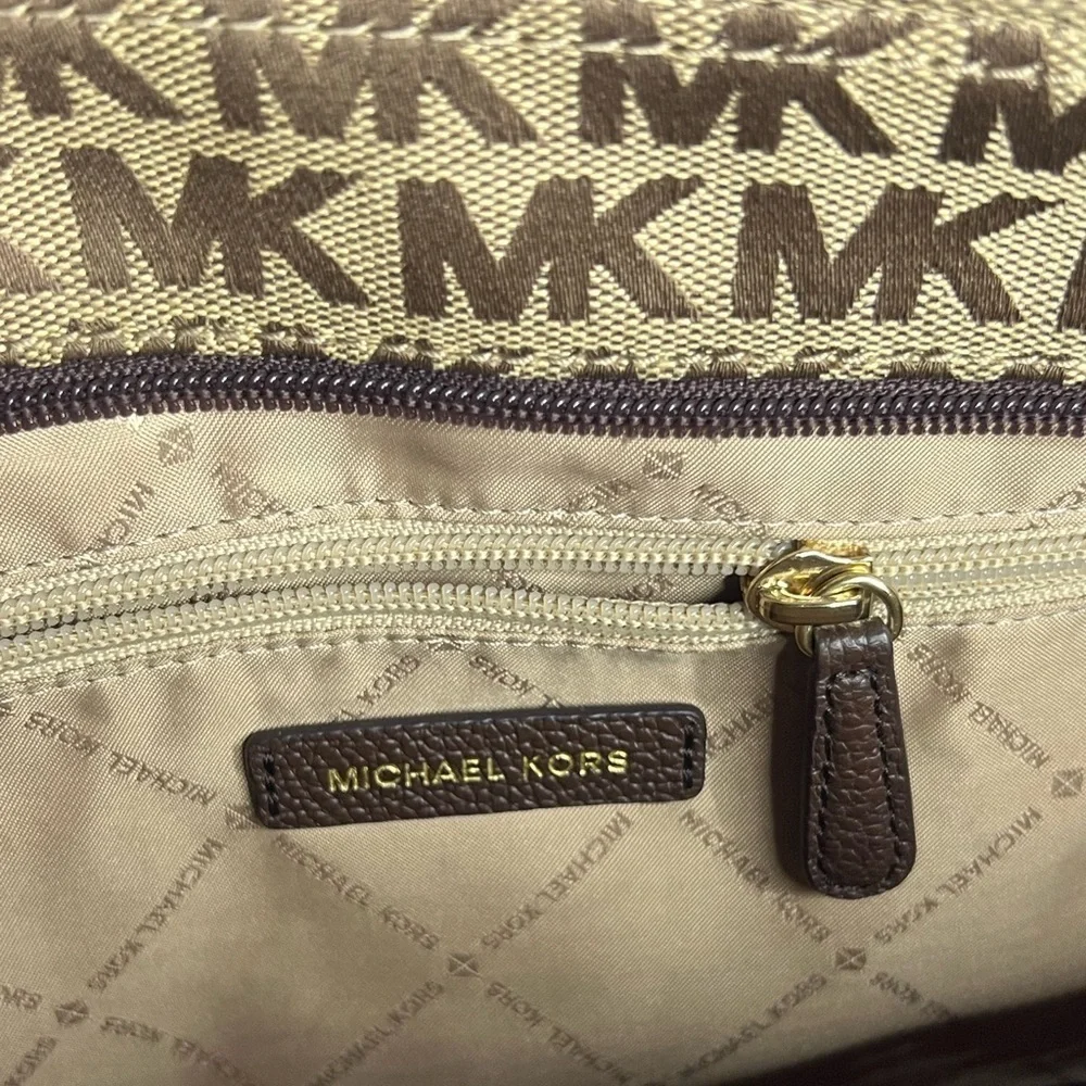 Michael Kors Jet Set Top Zip Tote in Brown with MK Logo design
